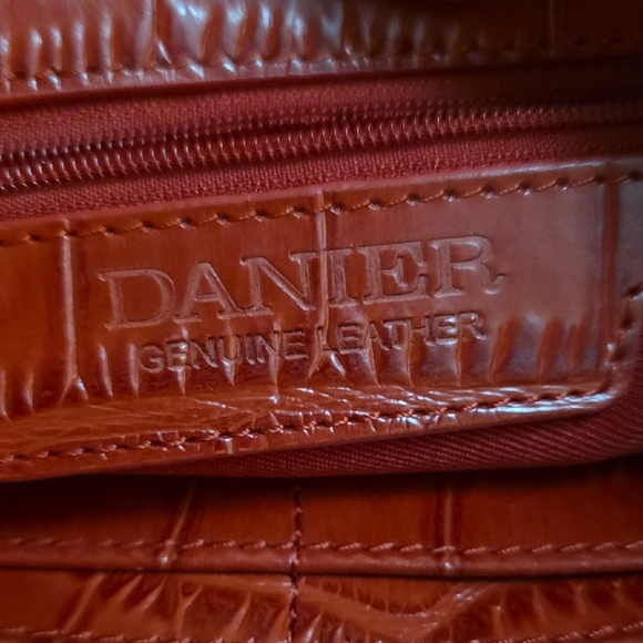 Danier,Elegant Red Crocodile-Embossed Women's Bag - Picture 12 of 12